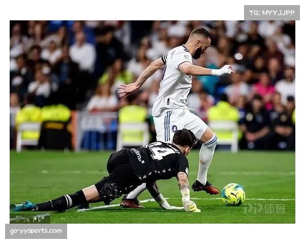 特写:莱万特门将卡德纳斯,一位善于指挥防线进行高位压迫的“清道夫”